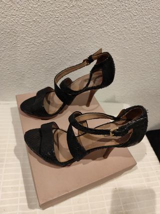 Sandalias tacón UTERQUE negras