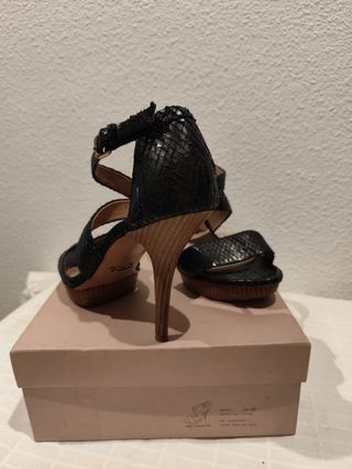 Sandalias tacón UTERQUE negras