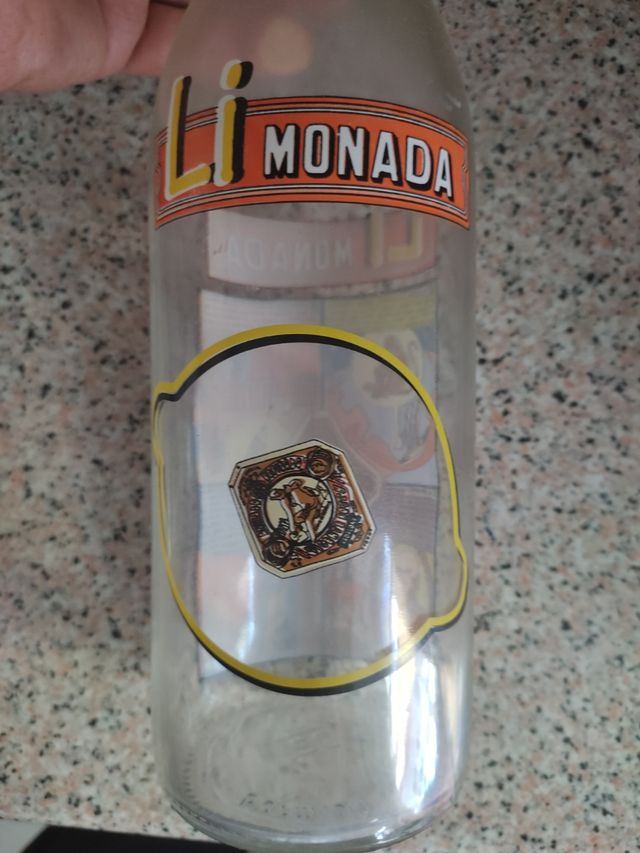 Bottiglia antica di limonata