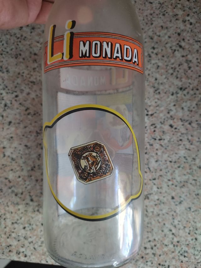 Bottiglia antica di limonata