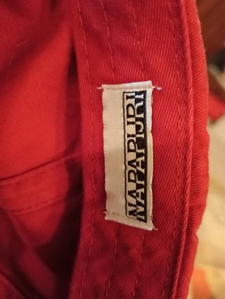 Cappellino Napapijri rosso