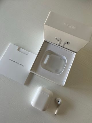 Airpods 2ª Gen - Apple Blancos