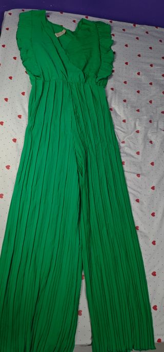 Vestido verde plisado manga corta