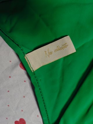 Vestido verde plisado manga corta