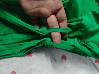 Vestido verde plisado manga corta