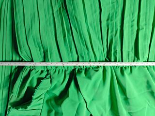 Vestido verde plisado manga corta
