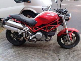 Ducati Monster S2R roja