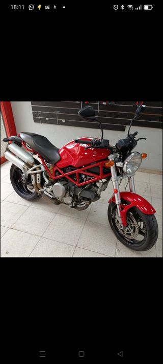 Ducati Monster S2R roja