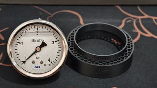 MANOMETRO GLICERINA 4 BAR Y SOPORTE 3D
