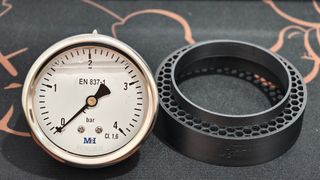 MANOMETRO GLICERINA 4 BAR Y SOPORTE 3D
