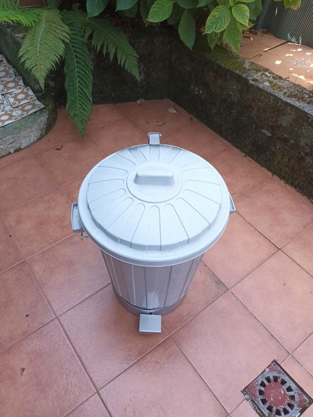 Cubo basura pedal 60L - Gris