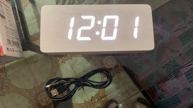 Orologio da tavolo in legno - LED