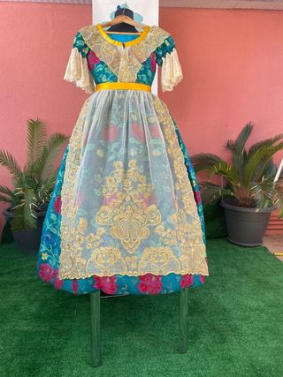 Traje Fallera: Azul y Dorado