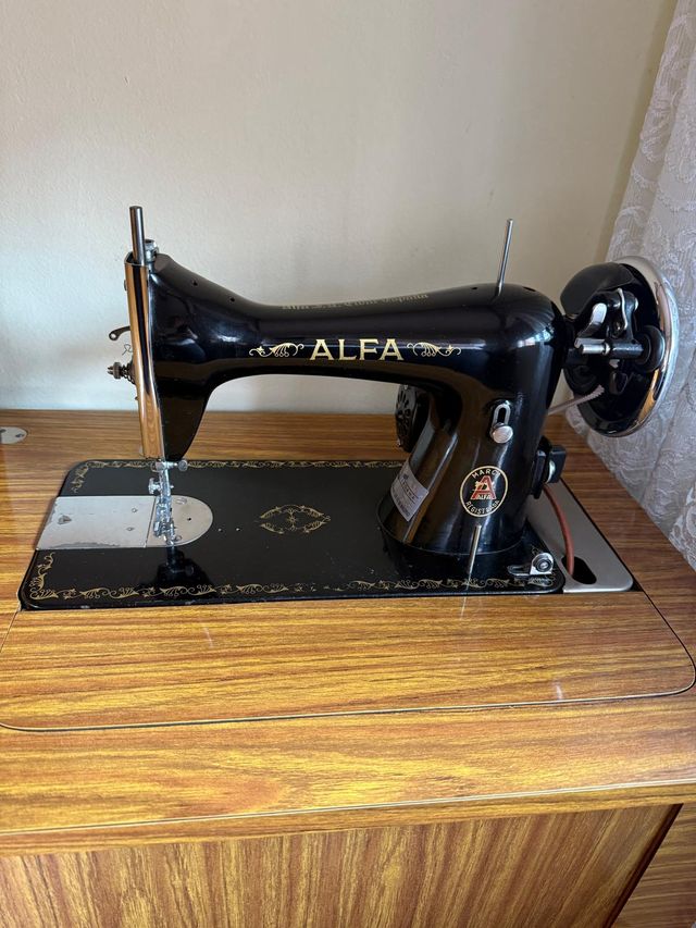Máquina Coser Alfa Antigua