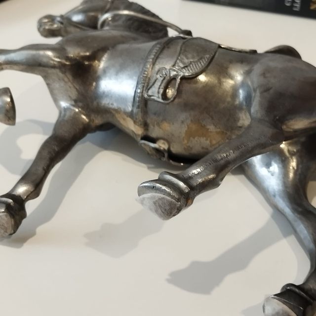Figura caballo estaño con sello 95%
