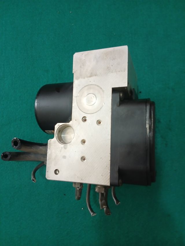 Módulo ABS Lexus IS200