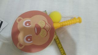 Juego playa león: raqueta y pelota