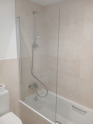 Mamparas de baño, aluminio, mosquitera y cristales