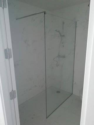 Mamparas de baño, aluminio, mosquitera y cristales