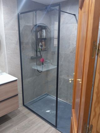 Mamparas de baño, aluminio, mosquitera y cristales