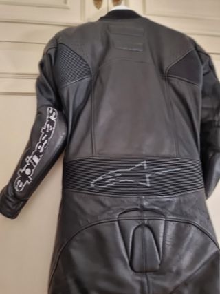 Mono Alpinestars cuero talla 50- UNA SOLA PIEZA.