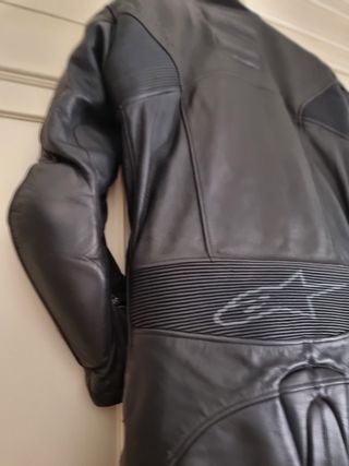 Mono Alpinestars cuero talla 50- UNA SOLA PIEZA.