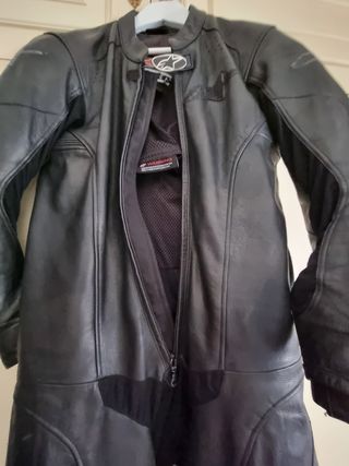 Mono Alpinestars cuero talla 50- UNA SOLA PIEZA.