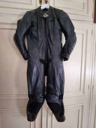 Mono Alpinestars cuero talla 50- UNA SOLA PIEZA.