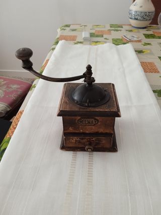 Molinillo café antiguo de madera