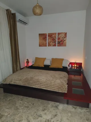 Cama 1'50 de madera y lacado granate