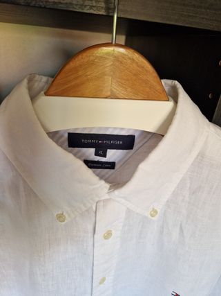 2 Camisas Tommy Hilfiger Lino