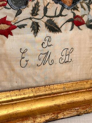 Cuadro antiguo Virgen seda bordada