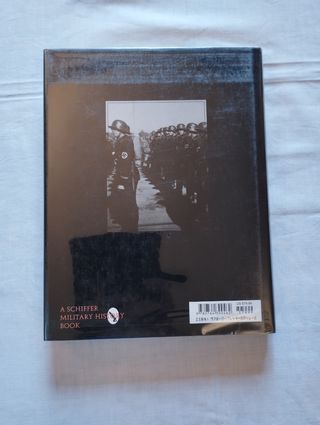 Libro SS Uniformi: Insegne & Equipaggiamento