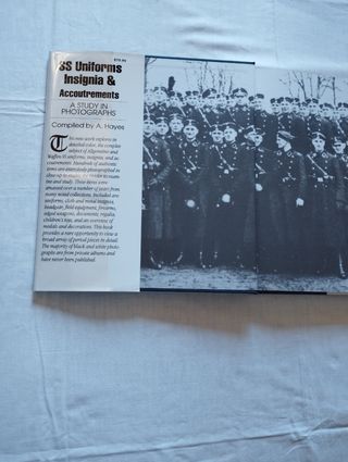 Libro SS Uniformi: Insegne & Equipaggiamento
