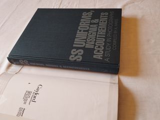 Libro SS Uniformi: Insegne & Equipaggiamento