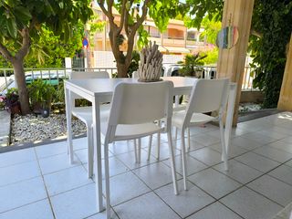 Mesa + 4 sillas blancas IKEA