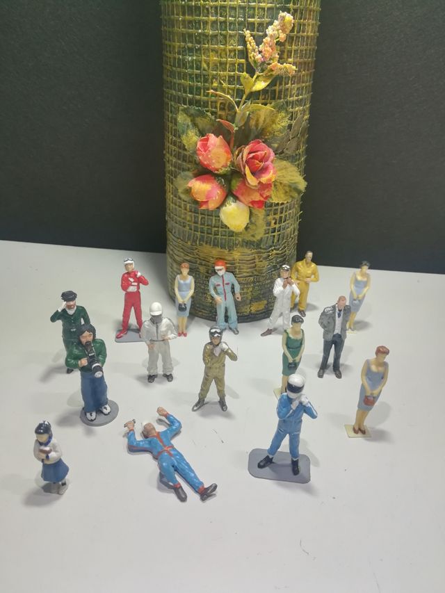 SCALEXTRIC  FIGURAS 1/32
