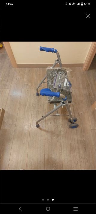 Andador con asiento, seminuevo