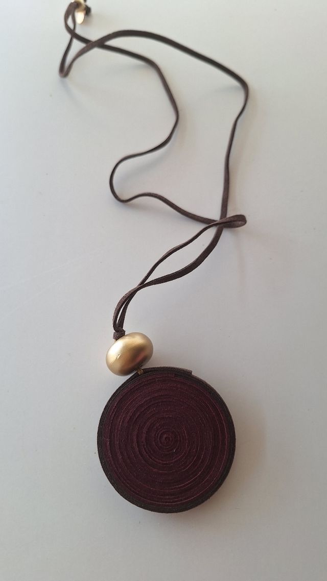 Colgante boho fieltro y cuero marrón