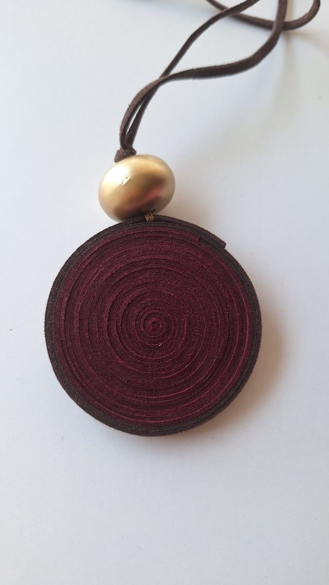 Colgante boho fieltro y cuero marrón