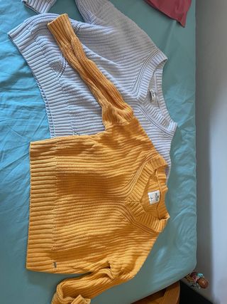 2 Jerseys Hollister M - Amarillo y L-azul