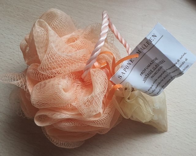Spugna doccia + scaglie sapone naturale