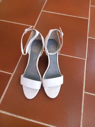 Sandalias Zara piel blanca