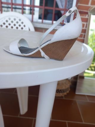 Sandalias Zara piel blanca
