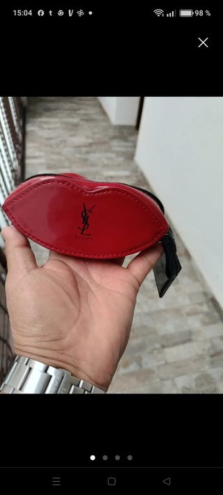 Neceser Yves Saint Laurent labios rojo