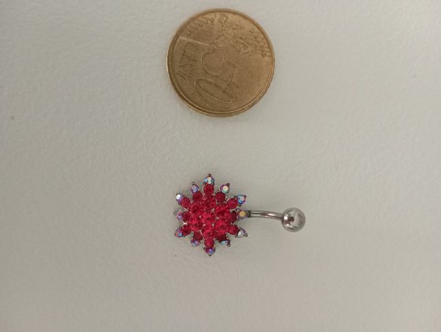 Piercing ombligo rojo