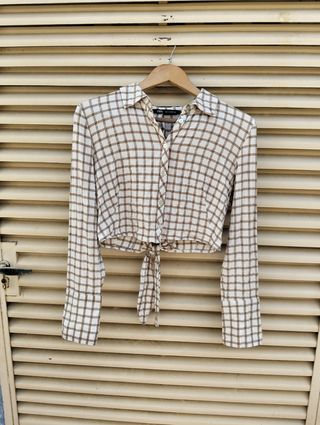 Camisa Zara crop marrón beis