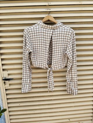 Camisa Zara crop marrón beis