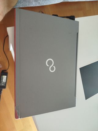 Fujitsu Lifebook U745 Portátil