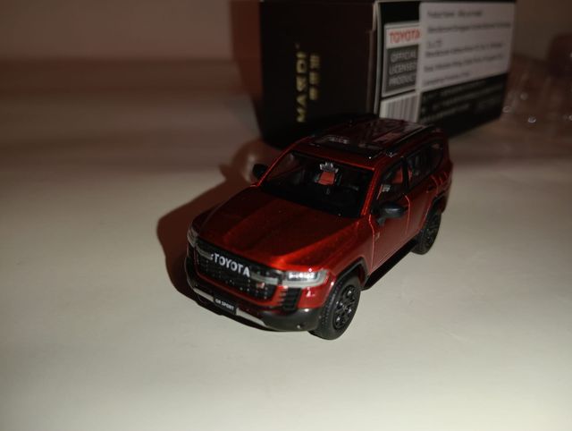 Toyota Land Cruiser LC300 GR-S 1/64 Massdi